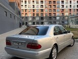 Mercedes E 200-11