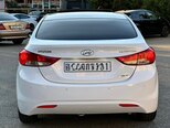 Hyundai Elantra-12