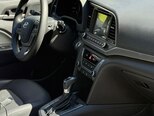 Hyundai Elantra-13