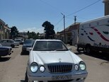 Mercedes E 240-4