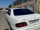 Mercedes E 240-8