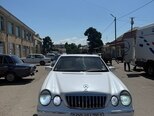 Mercedes E 240-1