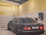 Mercedes E 240-2