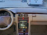 Mercedes E 270-11