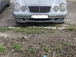 Mercedes E 220-1