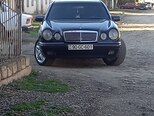 Mercedes E 240-1