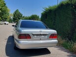 Mercedes E 270-4
