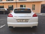 Porsche Panamera-4