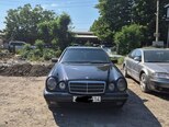 Mercedes E 320-1