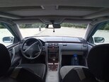 Mercedes E 240-11