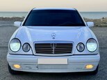 Mercedes E 280-1