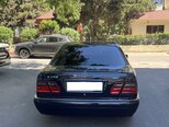 Mercedes E 240-5