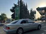 Mercedes E 320-4