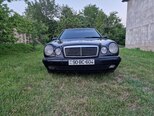 Mercedes E 240-1