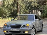 Mercedes E 220-1