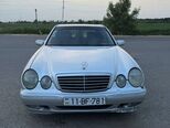 Mercedes E 270-1