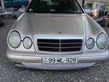 Mercedes E 220-1