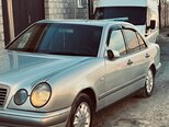 Mercedes E 240-5