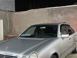 Mercedes E 240-3