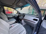 Toyota Sienna-11