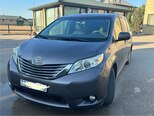 Toyota Sienna-18