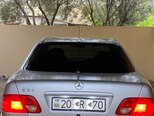 Mercedes E 240-11