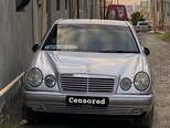 Mercedes E 240-1