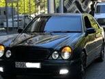 Mercedes E 270-16