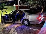 Mercedes E 220-11