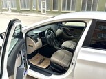 Hyundai Elantra-3