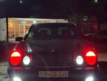 Mercedes E 240-1