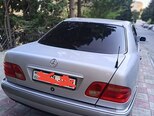 Mercedes E 230-4