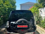 Mitsubishi Pajero-2