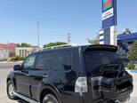 Mitsubishi Pajero-4