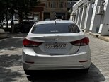 Hyundai Elantra-4