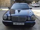 Mercedes E 240-1