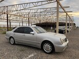 Mercedes E 220-2