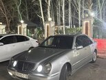 Mercedes E 220-1