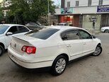 Volkswagen Passat-8