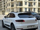 Porsche Macan S-10