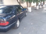 Mercedes E 240-4