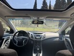 Hyundai Elantra-11