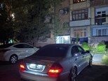 Mercedes E 220-11