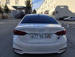 Hyundai Accent-3