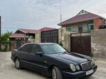 Mercedes E 220-11