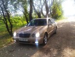 Mercedes E 270-1