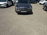 Mercedes E 240-1