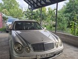 Mercedes E 240-1