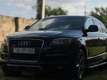 Audi Q7-1