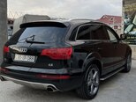 Audi Q7-5